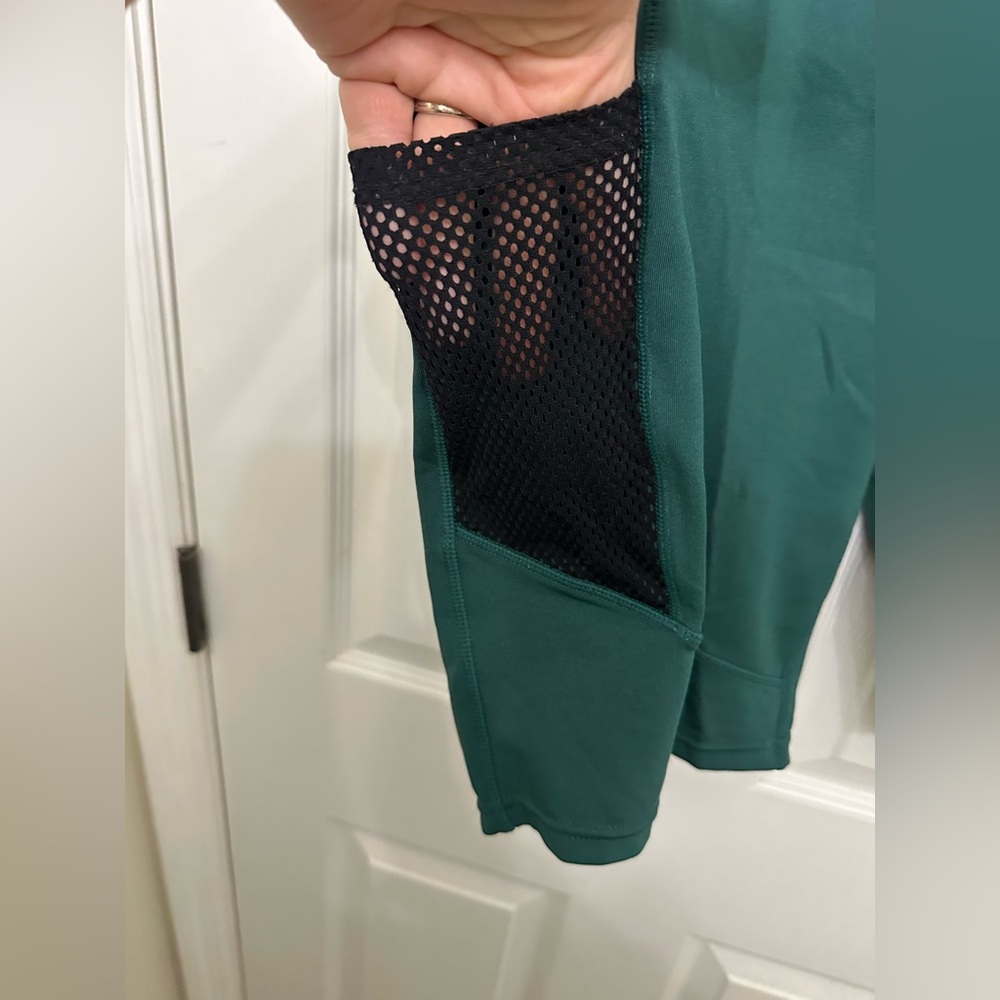 Pop fit bike shorts in emerald with black mesh pocket detail - Picture 2 of 5